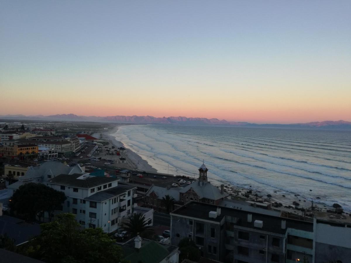 Seaview Apartment In Muizenberg Exterior photo